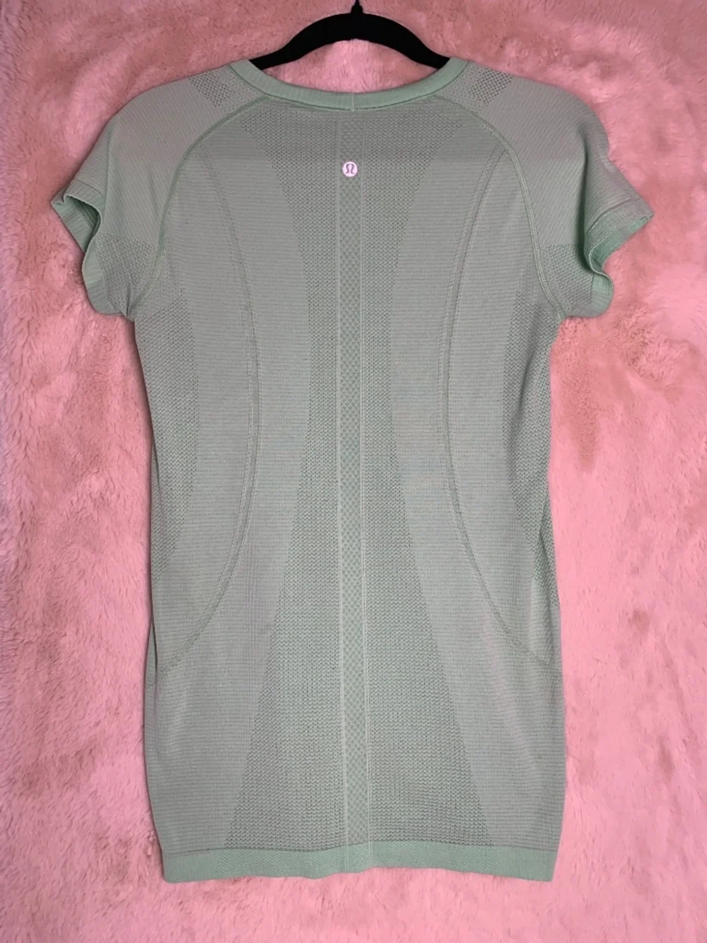 Lululemon light green top sz small